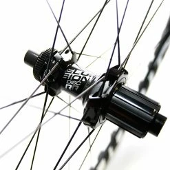 Vittoria Elusion 30 Carbon Disc Wheels / Centerlock / Shimano / Bolt Through