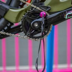 Brand new ✨ Muc Off Muc-Off E-bike Drivetrain Lubing Tool - Pink 😉 11 Muc Off Muc-Off E-bike Drivetrain Lubing Tool - Pink