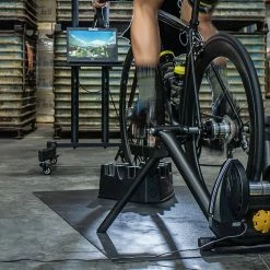 Accessories Saris M2 Wheel On Smart Turbo Trainer