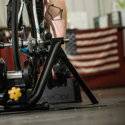 Accessories Saris M2 Wheel On Smart Turbo Trainer