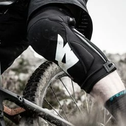 Bluegrass Solid D30 Knee Pads Clothing